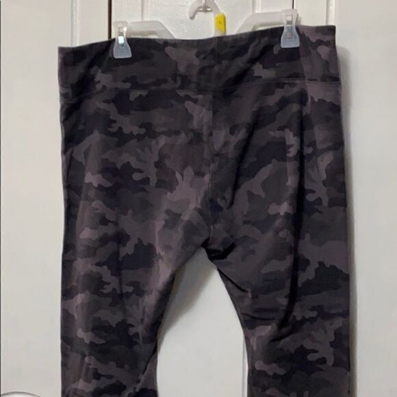Wild Fable Gray Camouflage Leggings size 2X - Picture 5 of 7